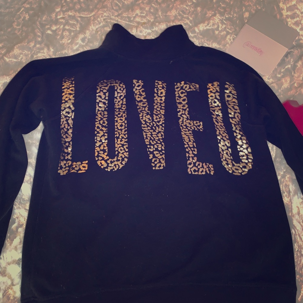 ✨Victoria Secret “ LOVEU” Pullover ✨